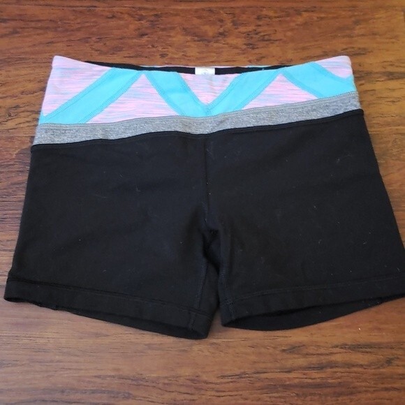 NWOT Ivivva by Lululemon Athletic Casual Outdoor Workout Shorts Girls Size 12 - Picture 1 of 3